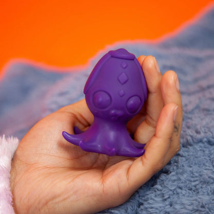 Princette vibrator i hånd set fra siden