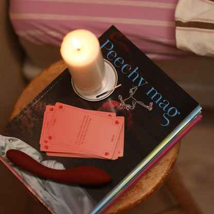 Peechy Cards truth or dare but sexy i hånd