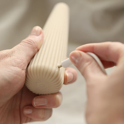 Corny vibrator i hånd