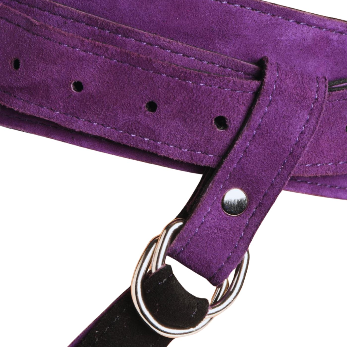 Deluxe leather strap-on fra XR Brands set fra en anden vinkel