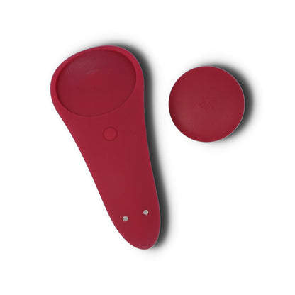 Hemmelig fræk trusse vibrator fra satisfyer til brug i langdistance forhold set fra siden